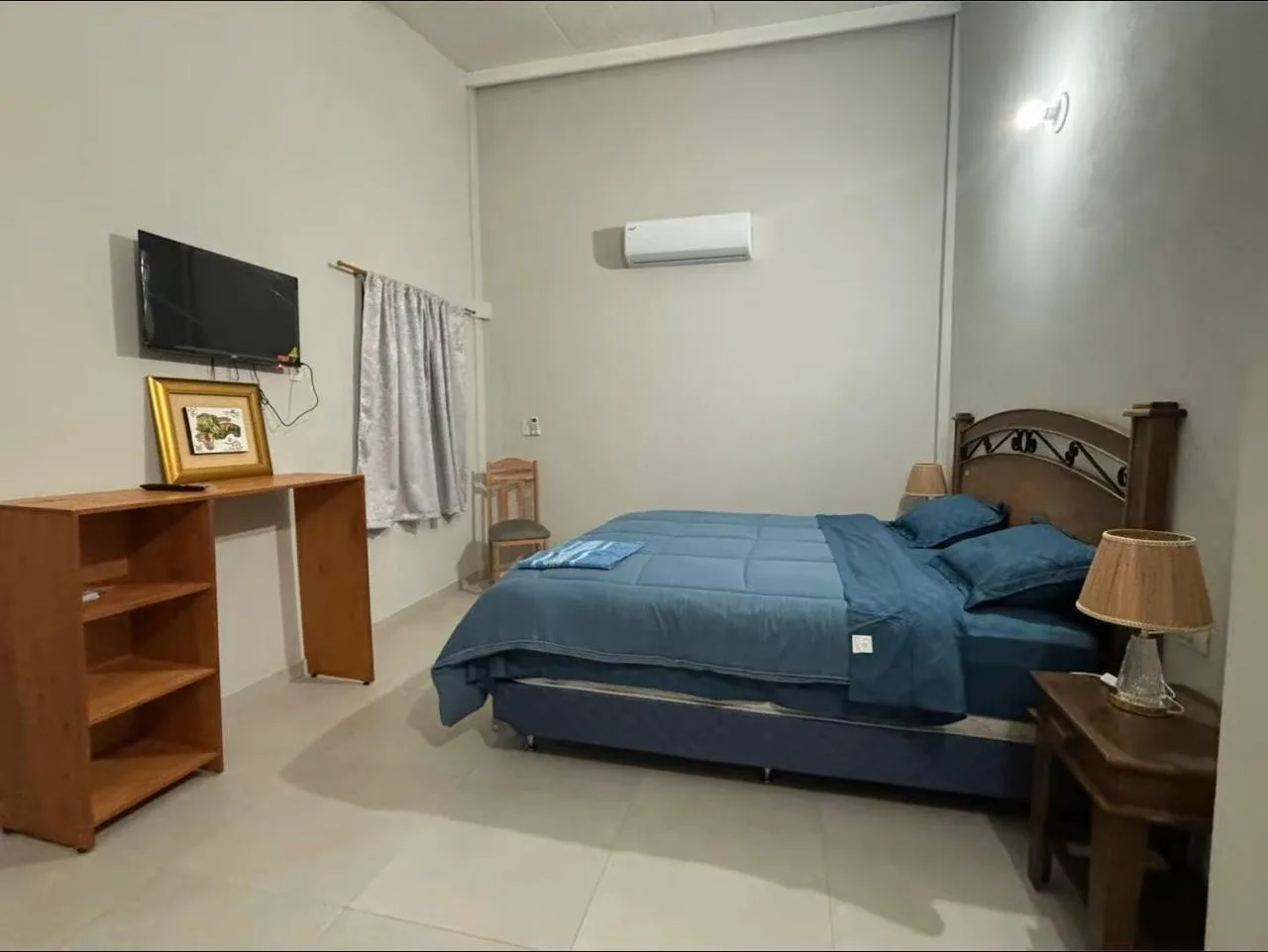 Habitación matrimonial con escritorio